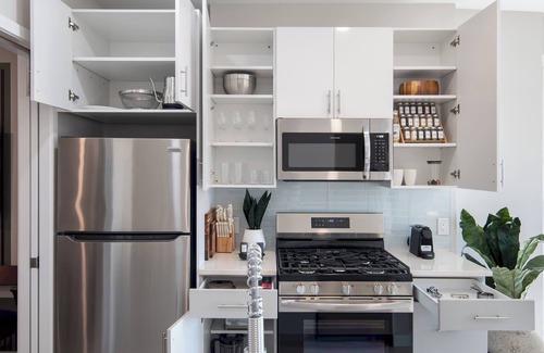 The Hill Apartamento | Luxury 2BR Apt + Work-From-Home Space