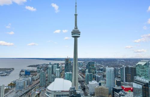 Toronto Entertainment District Apartamento | Luxury 2Br Condo Entertainment District Downtown CN Tower View Balcony Pool & Hot Tub