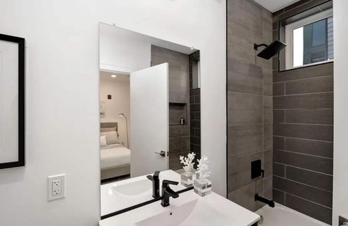 Brookland Apartamento | Luxury 2BR Condo in DC