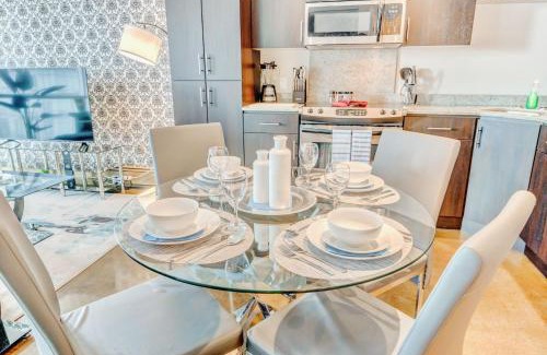 Beltline Casa | Luxury 2BR Condo - King Bed - Stunning City Views