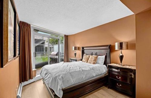 Crosstown Apartamento | Luxury 2BR Designer Apartment - Prime Downtown Location!