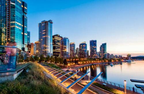 Crosstown Apartamento | Luxury 2BR Designer Apartment - Prime Downtown Location!