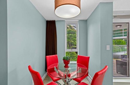 Crosstown Apartamento | Luxury 2BR Designer Apartment - Prime Downtown Location!