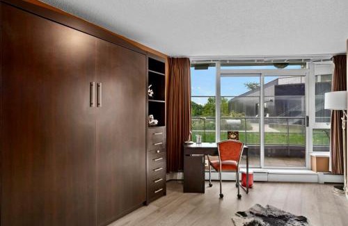 Crosstown Apartamento | Luxury 2BR Designer Apartment - Prime Downtown Location!