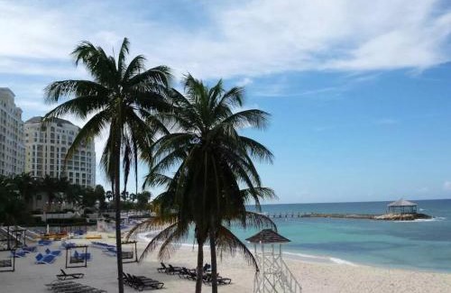 IronShore Estates Apartamento | Luxury 2BR Home facing Beach w/Pool Montego Bay #5