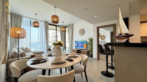 Al Raha Beach Apartamento | Luxury 2BR Living in Al Rahah - Elegant Stay Near Al Raha Beach & Marina