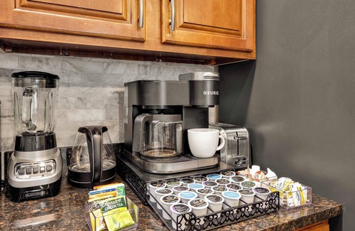 Columbia Heights Apartamento | Luxury 2BR & Parking in Heart of DC - Steps to Metro