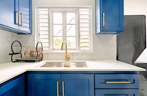New Kingston Apartamento | Luxury 3 bed 2 bath in the heart of New Kingston. Very central & safe Gated.