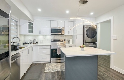 Guildford Casa | Luxury 3 Bed 2 Bath Main House
