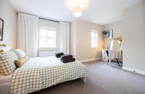 Rusholme Casa | Luxury 3 Bed Full House with Free Parking