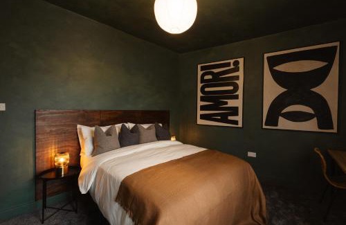 Ashton-under-Lyne Apartamento | Luxury 3 Bed Home Near Peak District with Cinema Room