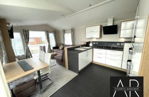 Netley Casa | Luxury 3 bed mobile home on the sea