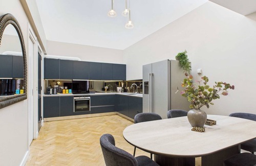 Hoxton Apartamento | Luxury 3-Bedroom Duplex in London's Tech Hub