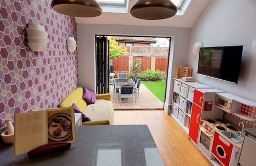West Bridgford Casa | Luxury 3-bedroom Family Home With hot tub