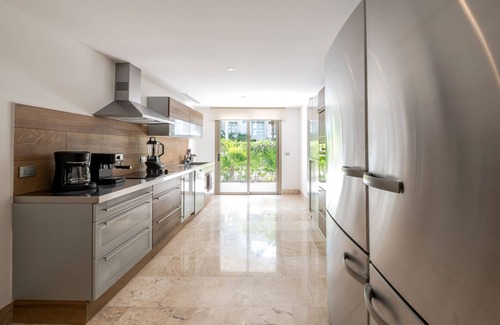 Playa Mujeres Apartamento | Luxury 3 Bedroom Beachfront Cancun Vila