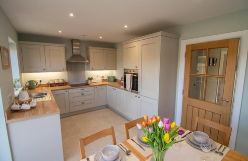 Limavady Cabaña | Luxury 3-Bedroom Cottage at the Foot of Binevenagh Mountain