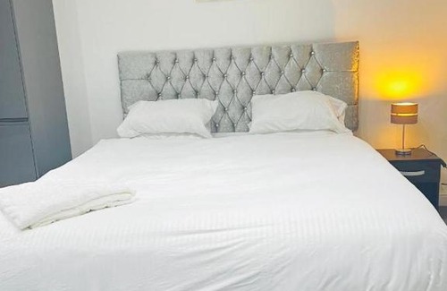 Barking Apartamento | Luxury 3 Bedroom Flat in Barking Town Centre