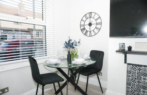 Dartford Apartamento | Luxury 3-Bedroom Home , with Free parking