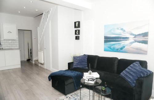 Dartford Apartamento | Luxury 3-Bedroom Home , with Free parking