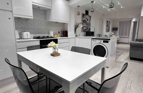 Plaistow and Sundridge Casa | Luxury 3 Bedroom House in Bromley, South East London
