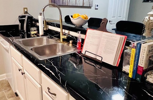Uptown Casa | Luxury 3-Bedroom House Near Midtown/Downtown