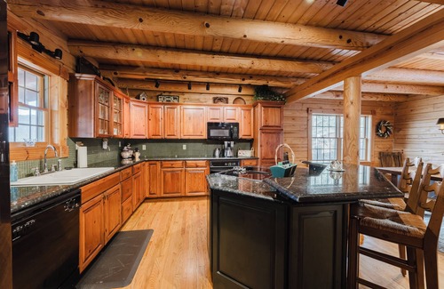 South Mountain Cabina | Luxury 3 Bedroom Log Cabin in Snowshoe Resort’s Hawthorne Valley - Sleeps 8 - 10