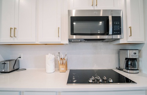 Ashburn Casa | Luxury 3-bedroom Newly Built Ashburn Home 40 Min to DC 4 Mins to Train Station