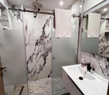 Malabata Apartamento | Luxury 3 bedroom panoramic views in Hotspot with Fibre Optic Wifi and Netflix