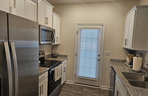 Paw Creek Casa | Luxury 3-bedroom townhome located in brilliant Charlotte with Amenities