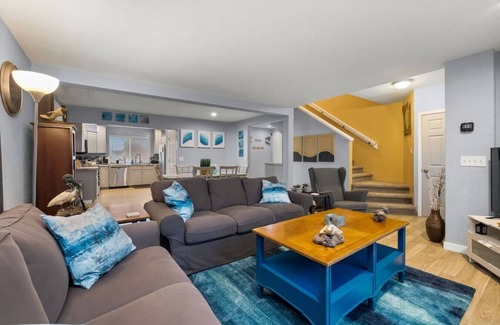 Aberdeen Casa | Luxury 3-bedroom Tri-Level w/ Game Room