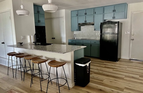 Granbury Casa | Luxury 3 bedroom waterfront home w/EV charger