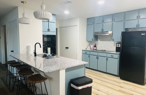 Granbury Casa | Luxury 3 bedroom waterfront home w/EV charger