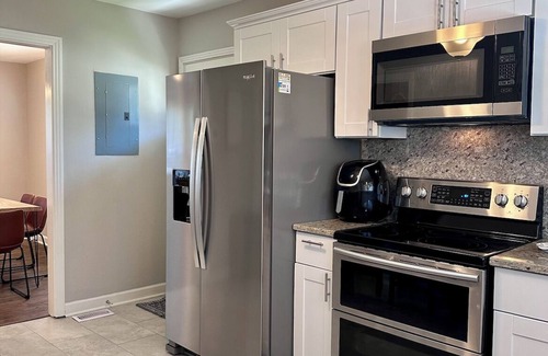 Murfreesboro Casa | Luxury 3 BR/1 BA Home 3 Minutes to Downtown Murfreesboro & 5 Minutes to MTSU