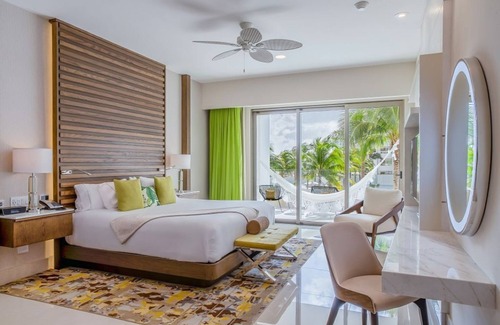 Puerto Juárez Complejo | Luxury 3-BR ocean front resort with fitness room, spa, restaurants in Cancún