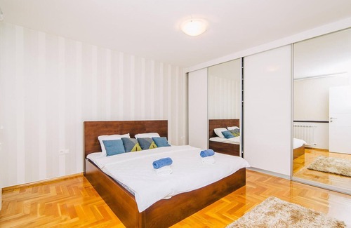 Sarajevo Casa | Luxury 3 Story House- Best View- Free Parking