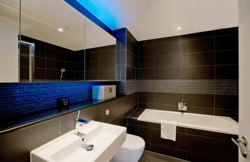 London Borough of Hounslow Apartamento | Luxury 360 Penthouse with gym & parking