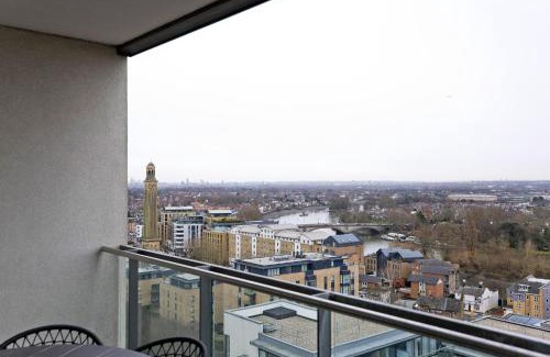London Borough of Hounslow Apartamento | Luxury 360 Penthouse with gym & parking