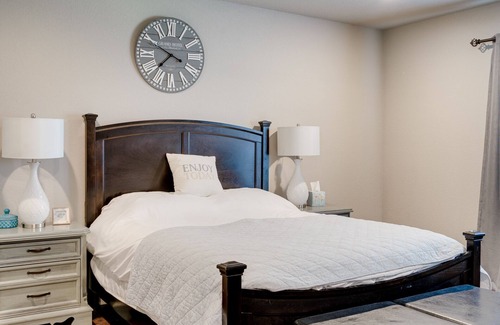 Conway Casa | Luxury 3bd 2 bath Villa - Downtown/Coffee Bar/Indoor Fireplace/Pergola