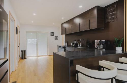 Central-Maverick Square - Paris Street Apartamento | Luxury 3BD Short Walk to Airport