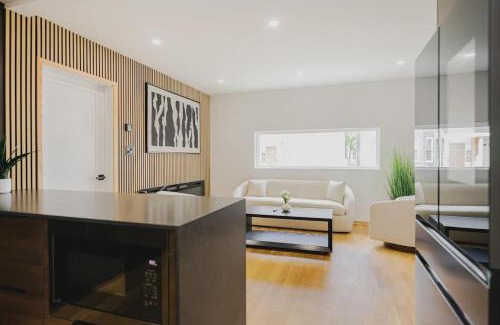 Central-Maverick Square - Paris Street Apartamento | Luxury 3BD Short Walk to Airport