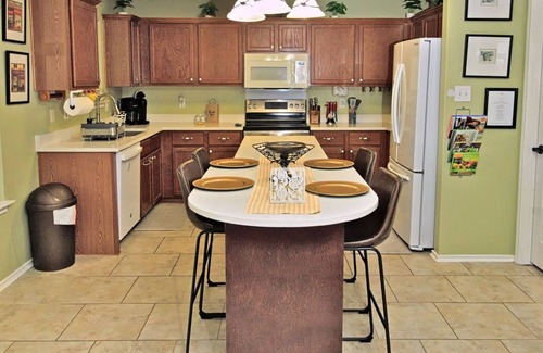 San Antonio Alquiler De Eote | Luxury 3BD2.5BA with Communal Pool - Private Garage - Close to Malls - 6 Flags