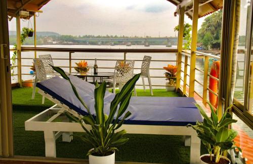 Chopdem Alquiler De Eote | Luxury 3BHK Floating Villa in North Goa
