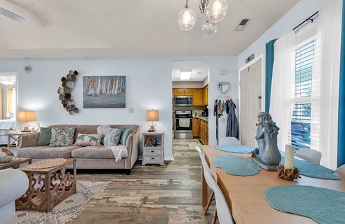 Windy Hill Cabaña | Luxury 3BR/2BA Private Home 2 Blocks from the Beach, Pool & 7 Night Minimum