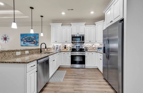 Murrells Inlet Casa | Luxury 3BR/2BA getaway in Murrells Inlet with Pool! Pet friendly, fenced in!