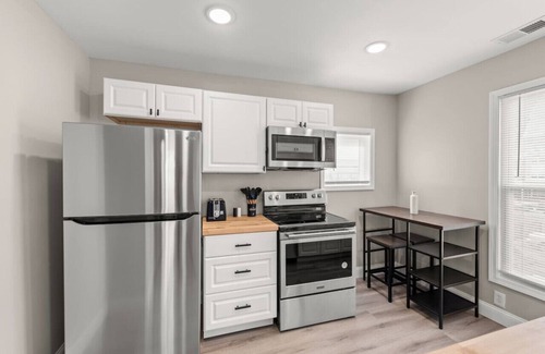 Hough Apartamento | Luxury 3BR Apt Near Cleveland Clinic w/ Parking
