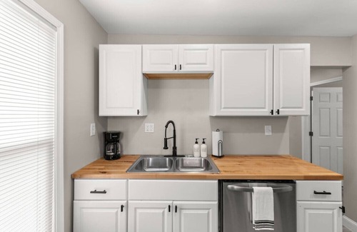 Hough Apartamento | Luxury 3BR Apt Near Cleveland Clinic w/ Parking