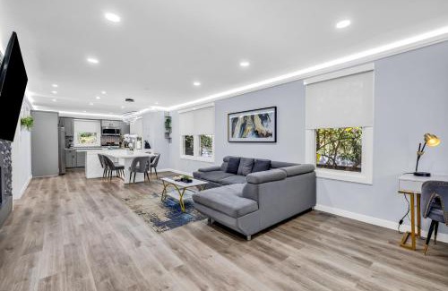 Villa Heights Casa | Luxury 3BR House in Charlotte