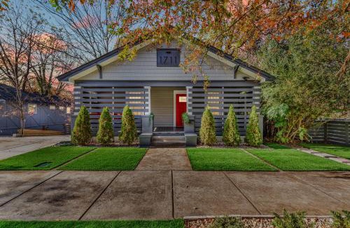 Villa Heights Casa | Luxury 3BR House in Charlotte