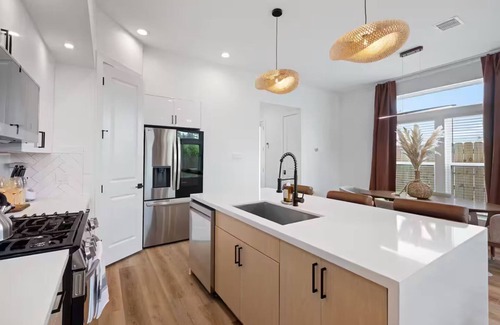 Northside Casa | Luxury 3BR Houston - Near Downtown & Stadiums