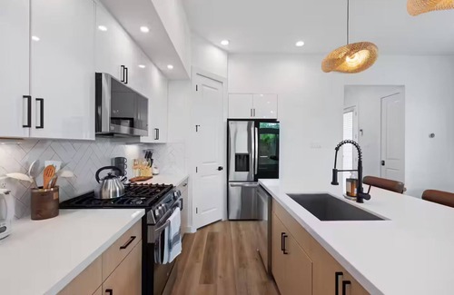 Northside Casa | Luxury 3BR Houston - Near Downtown & Stadiums